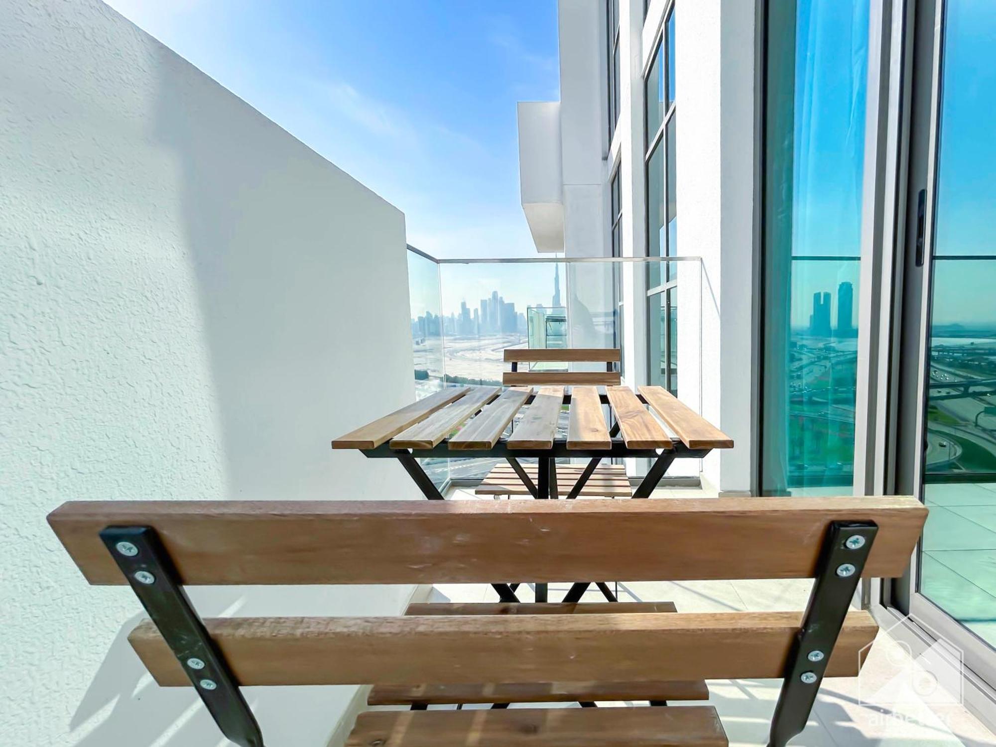 Apartment Luxury One Bedroom With Balcony & Partial Burj Khalifa View Dubai