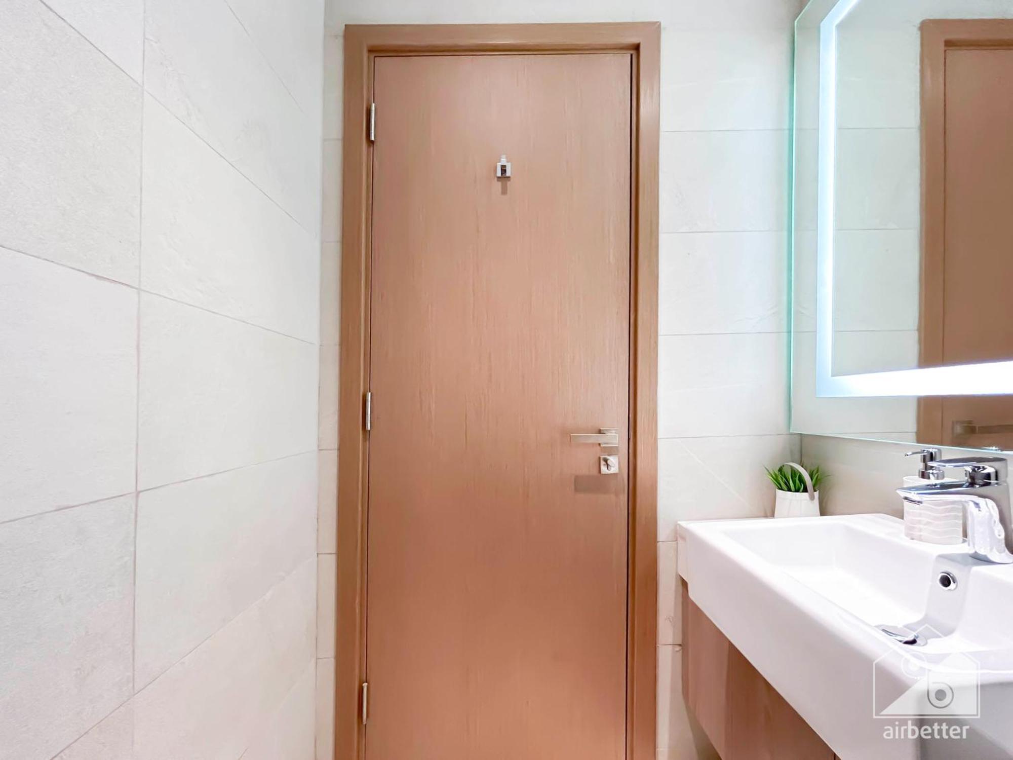 Luxury One Bedroom With Balcony & Partial Burj Khalifa View *