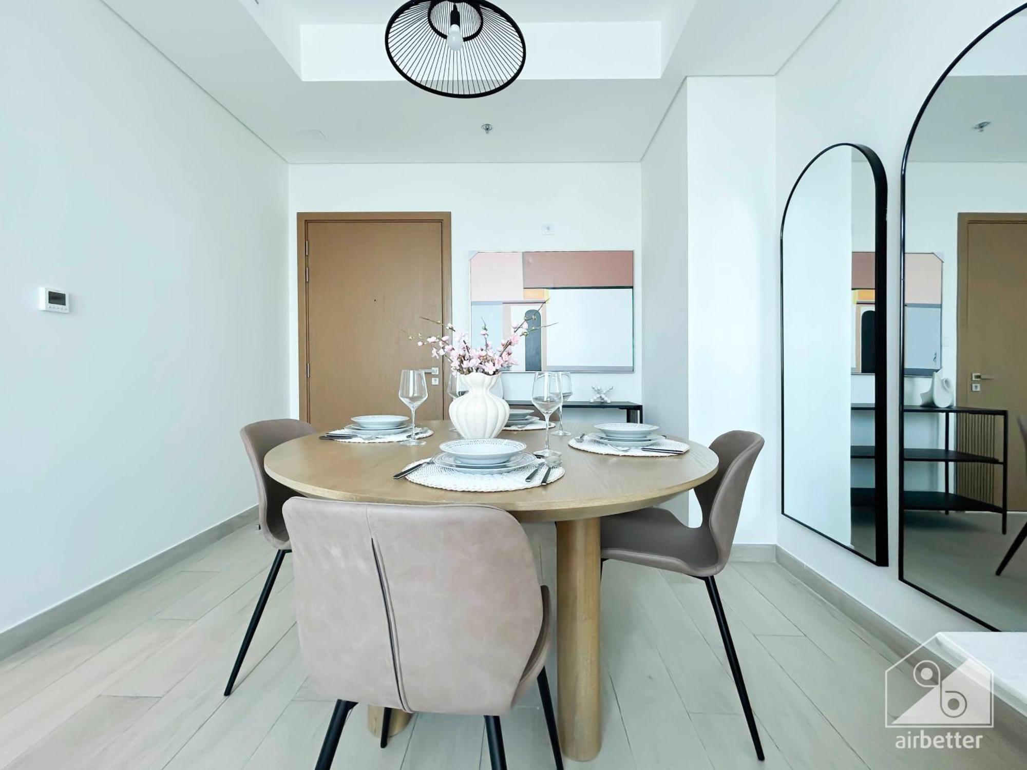 Luxury One Bedroom With Balcony & Partial Burj Khalifa View *