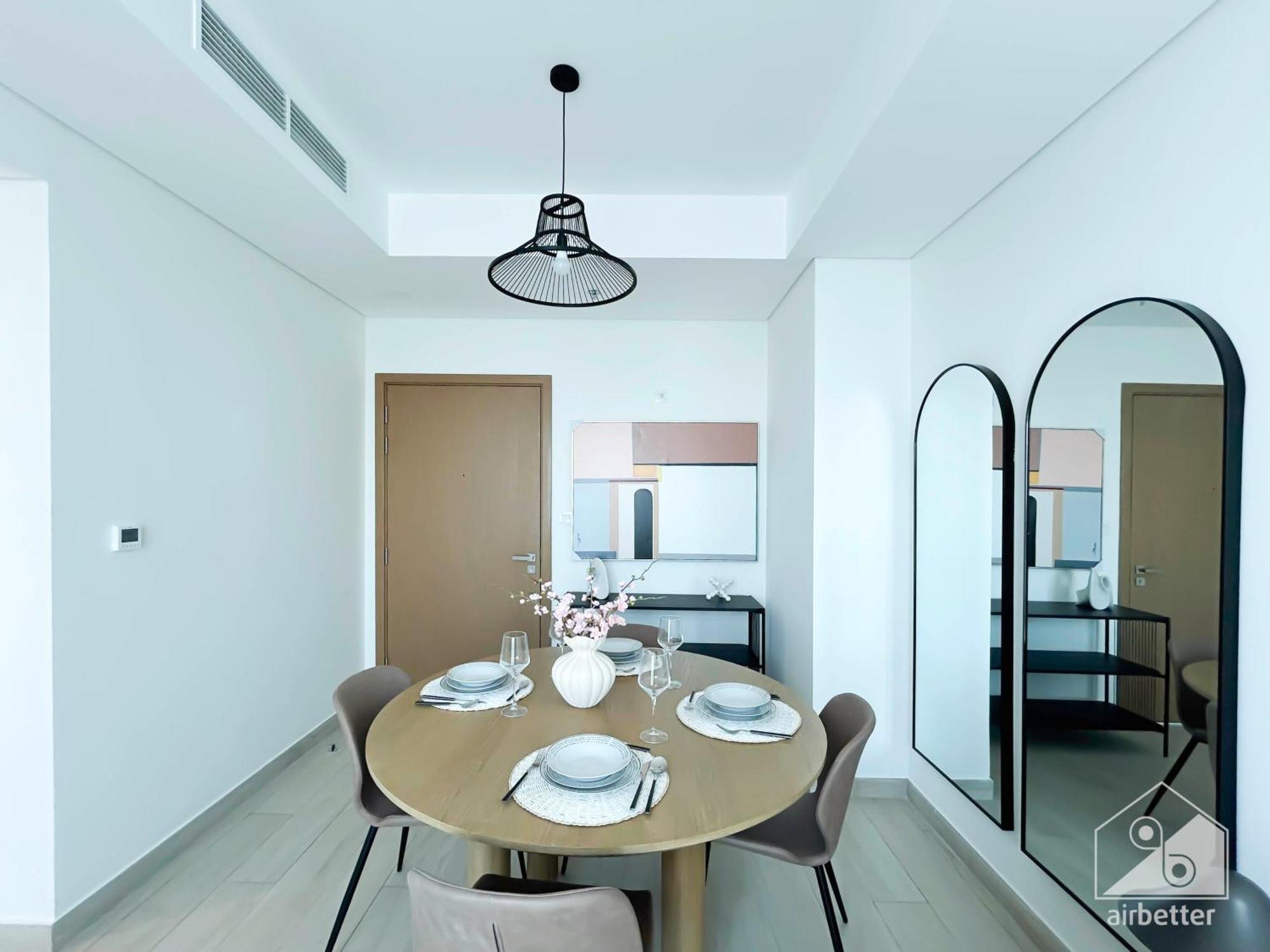 Luxury One Bedroom With Balcony & Partial Burj Khalifa View Apartment *